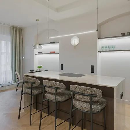 Luxury Courtyard Old-town *