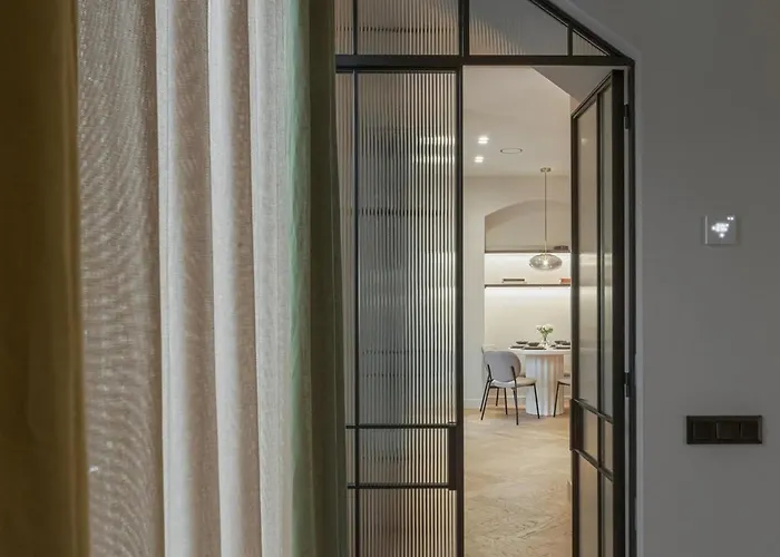 Luxury Courtyard Old-town *