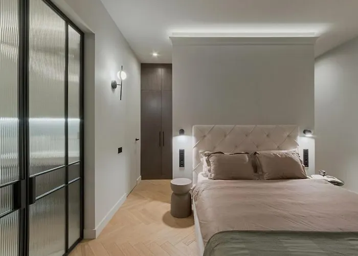 Luxury Courtyard Old-town *