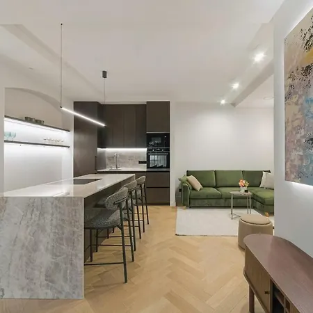 Luxury Courtyard Old-town Daire *