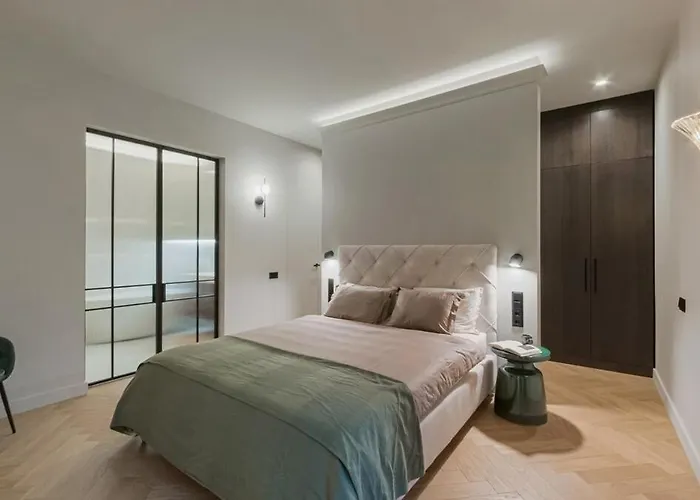 Daire Luxury Courtyard Old-town