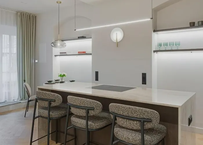 Luxury Courtyard Old-town *